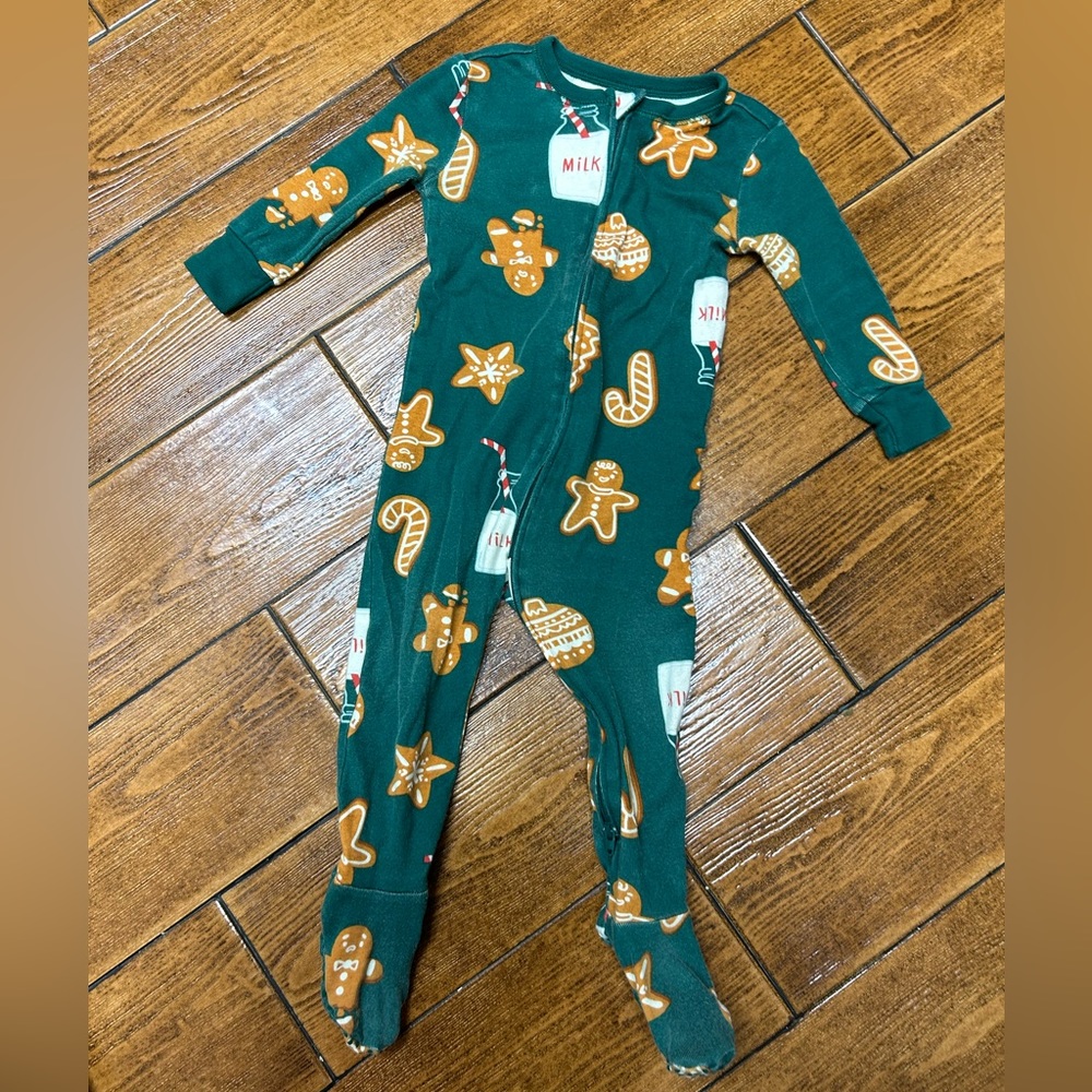 •Old Navy•Footed Sleepers•12-18 months•Christmas•milk•cookies•